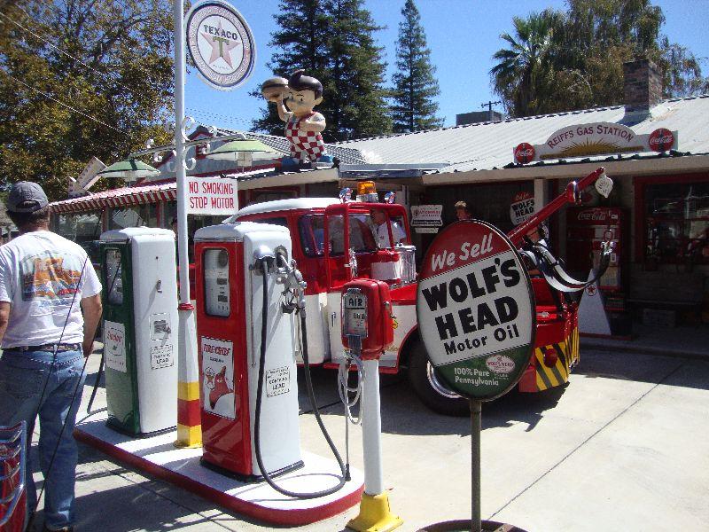 09152013 Reiffs Front Lawn Gas Station Folsom Chapter 1787